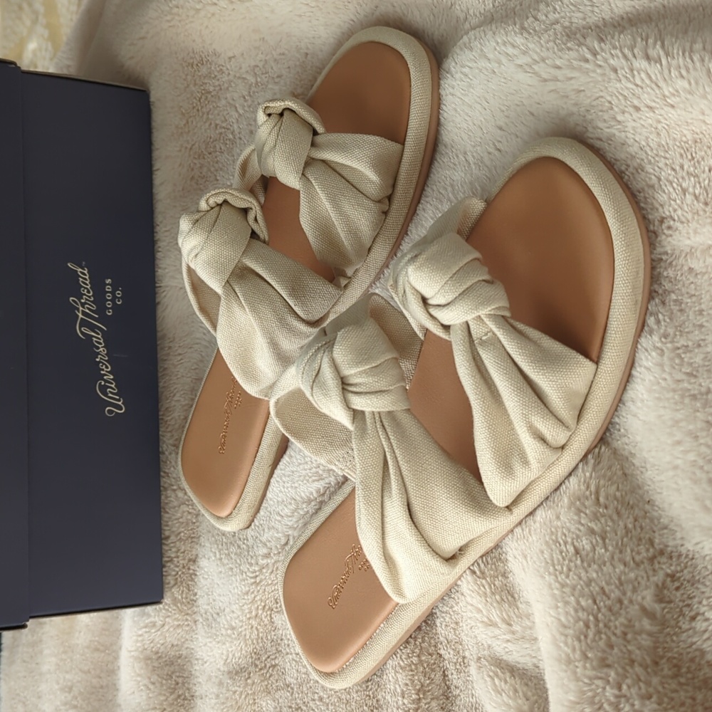 Knot sandals